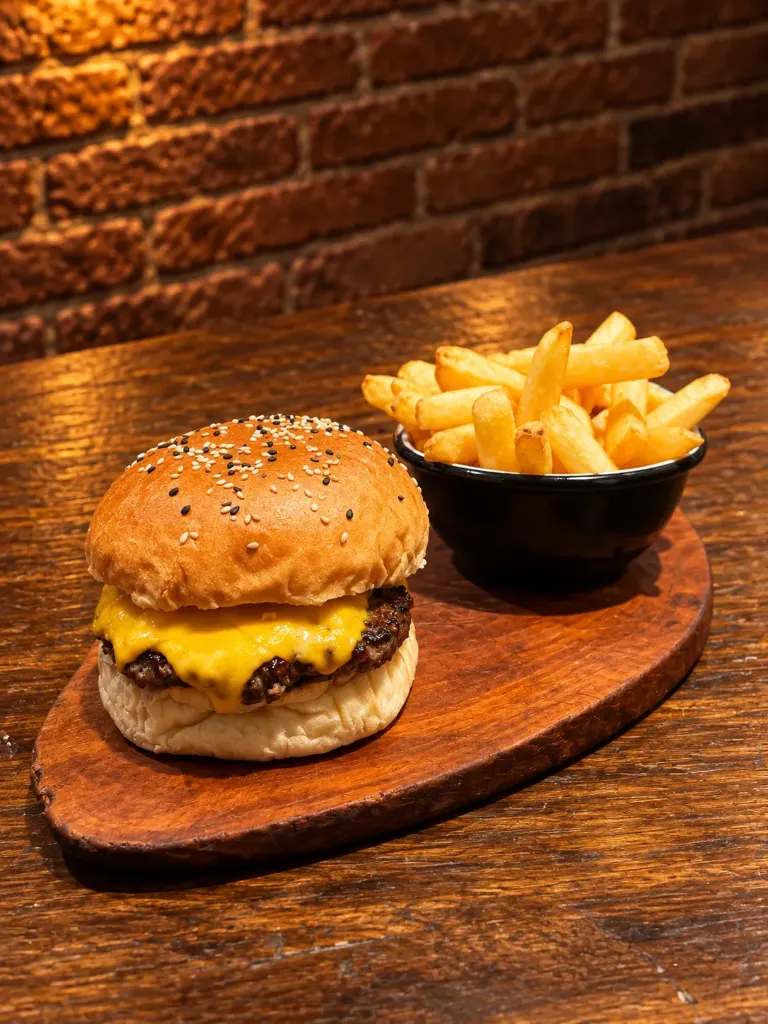 HAMBURGUESA SOLO CHEDDAR
